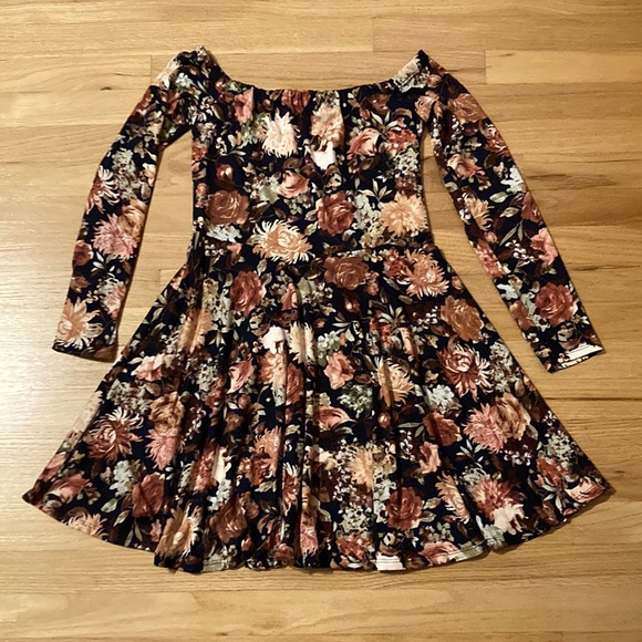 Floral off the shoulder dress - Picture 1 of 3